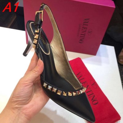 VALENTINO ヴァレンティノ サンダル/ミュール 完売間近 AT