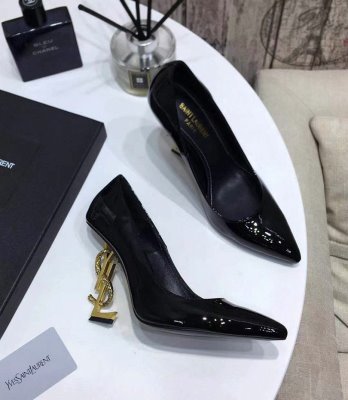YSL イヴ サンローラン パンプス 日本即完売予想 ACAE