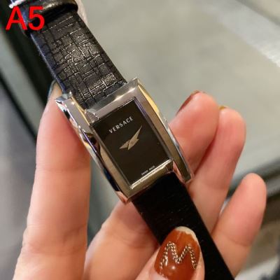 ヴェルサーチェ VERSACE 時計 ウォッチ 開催 21*39mm