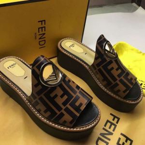 2020春夏も引き続きトレンド フェンディ FENDI サンダル 春夏大人カジュアル