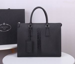 ビジネスバッグ 高級感のある素材 プラダ 一番手に入れやすい PRADA 2020年春限定