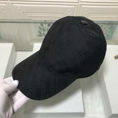 調節可能 BALENCIAGA バレンシアガ キャップ/帽子 一味違うケーブル編みが魅力満点