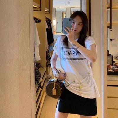 VERSACE ヴェルサーチ 半袖Tシャツ 着回し力抜群