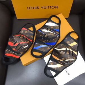 LOUIS VUITTON ファッションに取り入れよう 3色可選 ルイ ヴィトン...