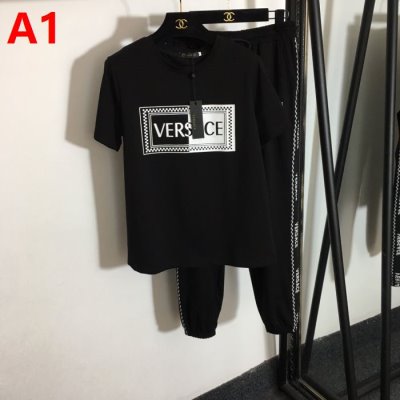VERSACE ヴェルサーチ 半袖上下セット 贈り物にも◎ 