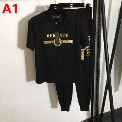 VERSACE ヴェルサーチ 半袖上下セット 存在感◎