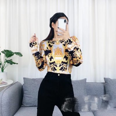 VERSACE ヴェルサーチ 長袖Tシャツ 新作登場