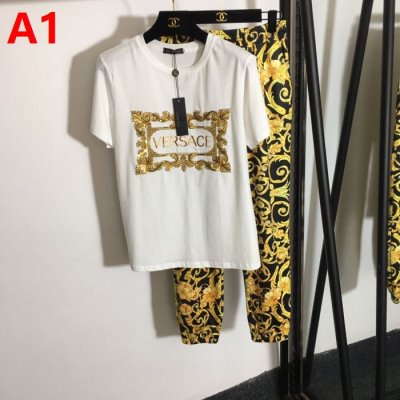 VERSACE ヴェルサーチ 半袖上下セット お買得