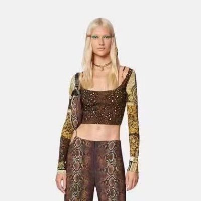 VERSACE ヴェルサーチ 長袖Tシャツ 抜群の雰囲気が作れる!