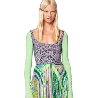 VERSACE ヴェルサーチ 長袖Tシャツ 美品！