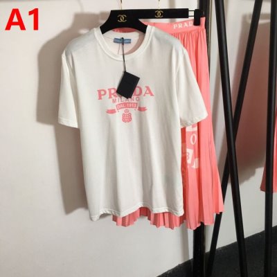 PRADA プラダ 半袖上下セット 流行