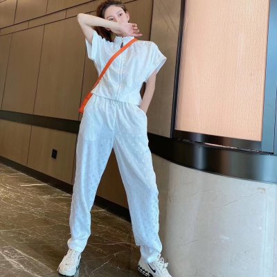 LOUIS VUITTON ルイヴィトン 半袖上下セット 歩きやすさ抜群