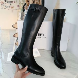 202020秋冬トレンドファッション バレンシアガ BALENCIAGA 最新秋冬トレンドをチェック レザーブーツ 秋冬流行りファション