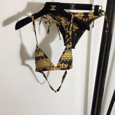 VERSACE ヴェルサーチ 水着 顔を引き立つ