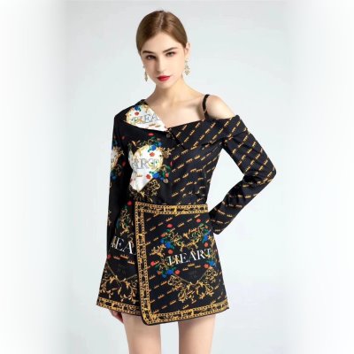 VERSACE ヴェルサーチ セットアップ上下 高級感溢れるデザイン