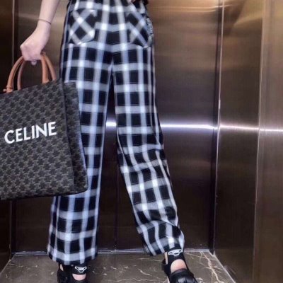 BALENCIAGAバレンシアガ パンツ 高級感溢れる