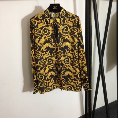 VERSACE ヴェルサーチ シャツ 高級感溢れるデザイン