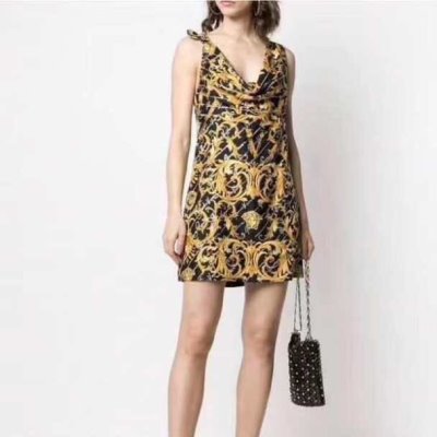 VERSACE ヴェルサーチェ ワンピース 売れ筋！