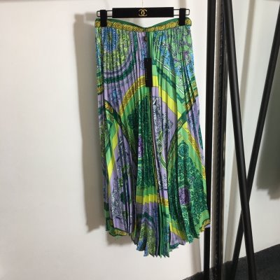 VERSACE ヴェルサーチェ スカート 最新商品即完売必至
