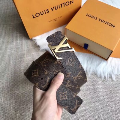 LOUIS VUITTONルイヴィトン 足下注目してくれる ベルト 