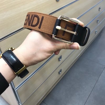 FENDIフェンデイ 魅力的 ベルト 40MM