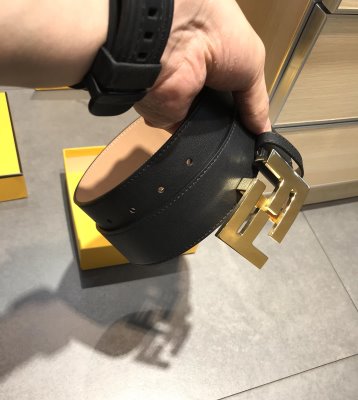 FENDIフェンデイ 完売必須☆お早めに ベルト 40MM
