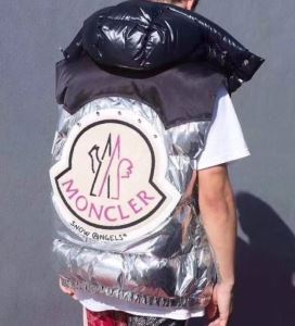 極力シンプルなデザイン ダウンジャケット MONCLER 秋冬シーズンに合わせたコーデ モンクレール エレガントコート