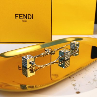 バングル FENDI フェンデイ 完売間近 バングル