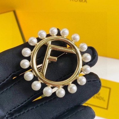 イヤリング FENDI フェンデイ 人気確定 イヤリング
