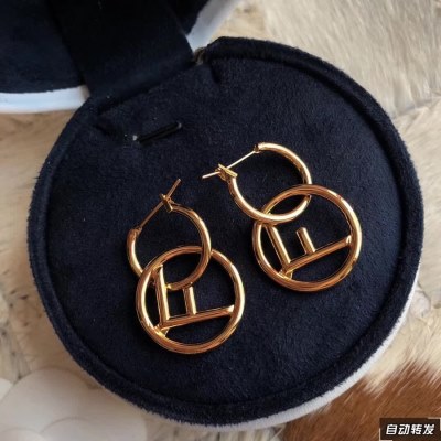 イヤリング FENDI フェンデイ オンライン限定商品 イヤリング