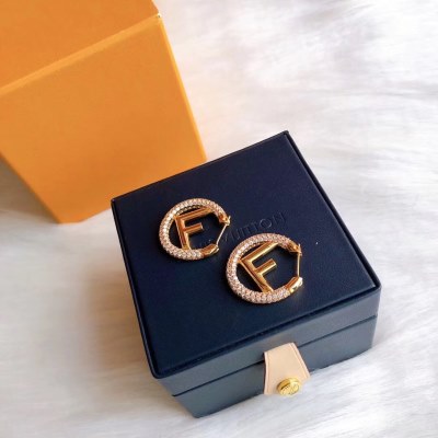 イヤリング FENDI フェンデイ 今年も人気 イヤリング
