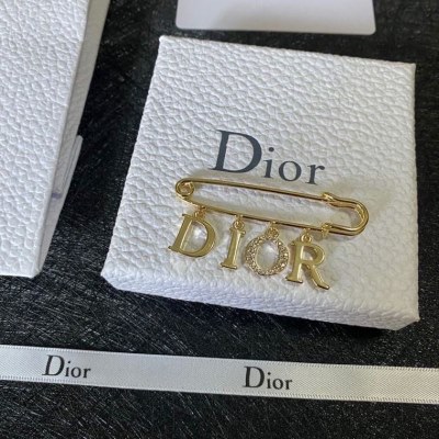 ブローチ DIOR ディオール 入手困難 ブローチ