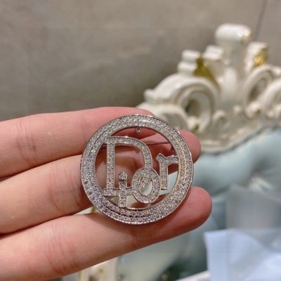 ブローチ DIOR ディオール 完売間近 ブローチ