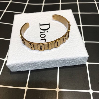 バングル DIOR ディオール 完売間近 バングル