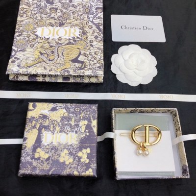 髪飾り DIOR ディオール 足下注目してくれる 髪飾り