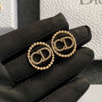 ピアス DIOR ディオール 完売間近 ピアス
