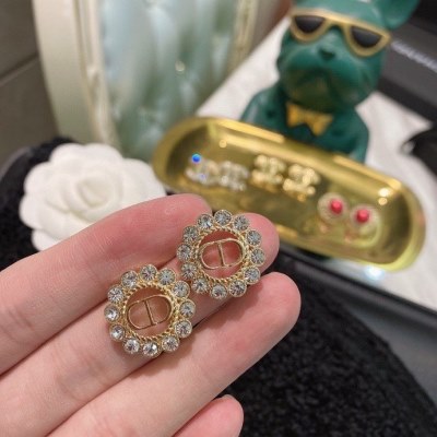 ピアス DIOR ディオール 日本即完売予想 ピアス