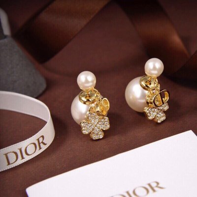 ピアス DIOR ディオール 今年も人気 ピアス