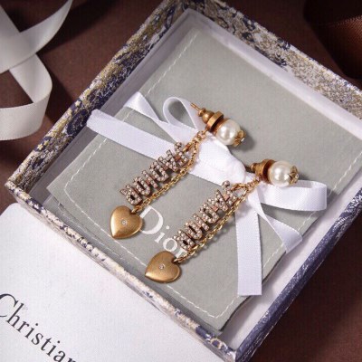ピアス DIOR ディオール 今年も人気 ピアス