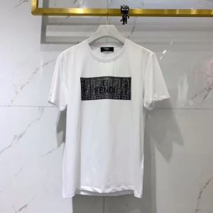 驚きのプライス 半袖Tシャツ 大人の新作こそ フェンディ 2色可選 FENDI おしゃれに大人の必見
