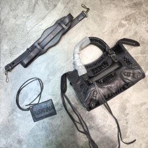 バレンシアガ ファッションに合わせ BALENCIAGA 限定アイテム特集 レディースバッグ