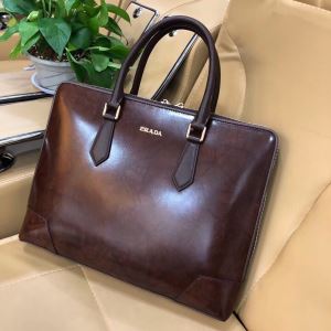 機能性が良くブランド新品 ハンドバッグ 人気ファッション雑誌でも掲載 プラダ 最重要2020秋冬トレンド PRADA