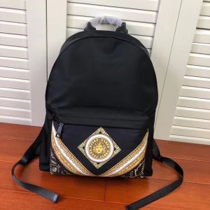 秋冬定番おすすめヴェルサーチコピーメンズバックパックVERSACE 手頃な価格に新商品 GOLD BAROCCO PRINT BACKPACK