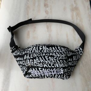 おしゃれに秋を迎えるために バレンシアガ人気ブランドの秋冬新色 BALENCIAGA ウエストバック 2020トレンドカラー秋冬セール