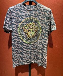 世界共通のアイテム ヴェルサーチ VERSACE 是非ともオススメしたい 半袖Tシャツ 試してみよう