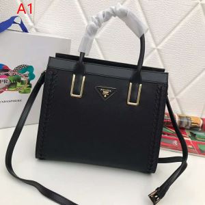 2020春夏トレンドアイテム 夏気分UP最新コレクション プラダ PRADA ハ...
