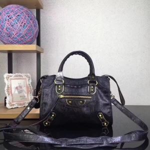 レディースバッグ ファッションに合わせ バレンシアガ やはり人気ブランド BALENCIAGA 限定アイテム特集