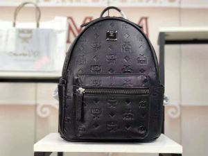 リュック 季節をまたい新作アイテム エムシーエム コピー グッと大人っぽい印象に MCM クールな印象を引き立て 2020即旬な装いに