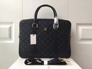 LOUIS VUITTON 手頃価格でカブり知らず ルイ ヴィトン 通勤通学どちらでも使え ビジネスバッグ