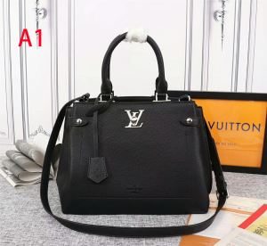 多色選択可 ちょっと大人の印象 ルイ ヴィトン LOUIS VUITTON2020年春夏流行ファッション レディースバッグ トレンド感があって涼しげ